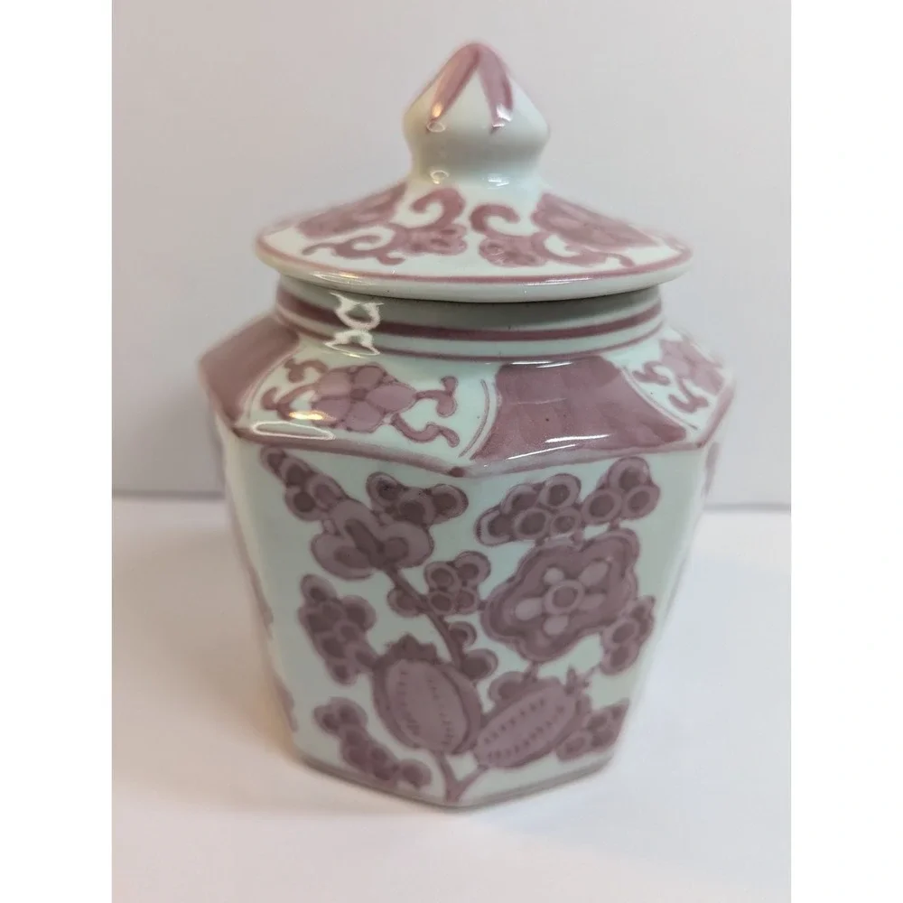 Vintage Chinese Red and White Jar‎ With Lid